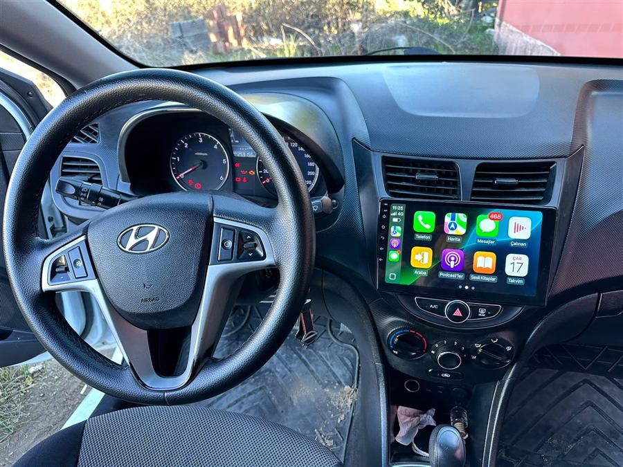Hyundai Accent'e Android multimedya ekran montajı