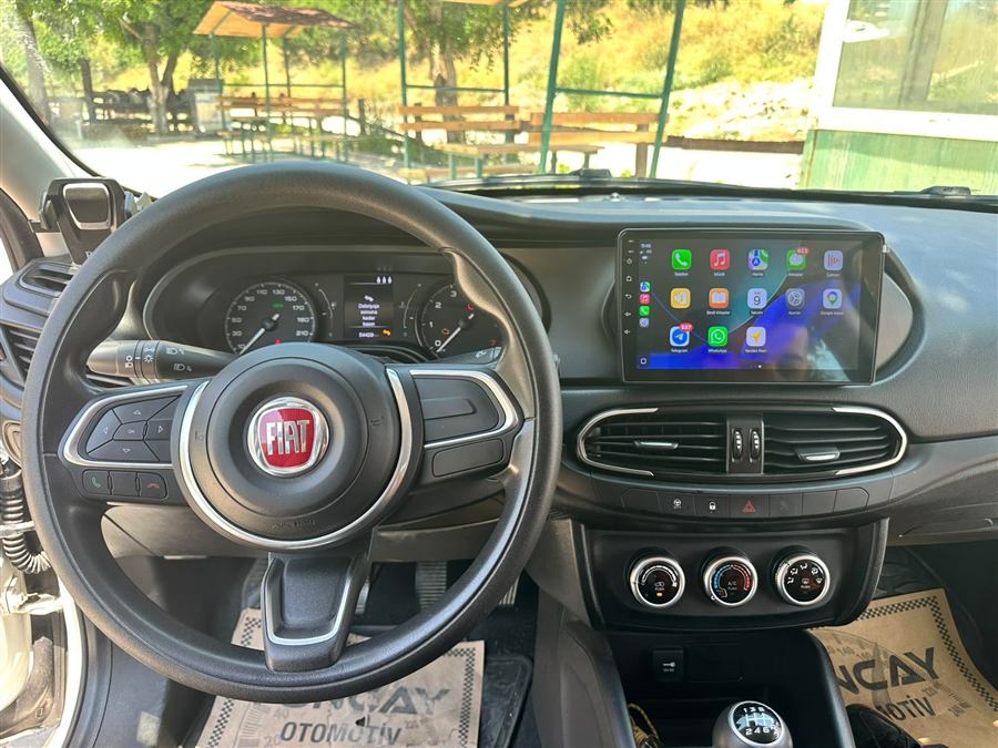 Fiat Egea'ya CarPlay destekli multimedya ekran montajı