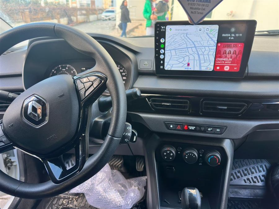 Renault'ya geniş ekran navigasyonlu multimedya montajı