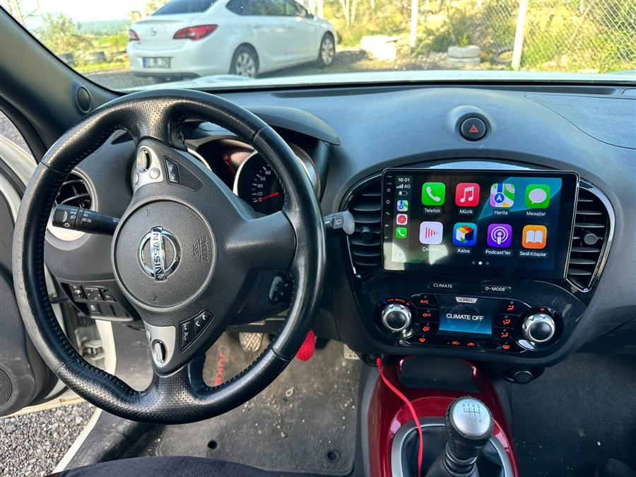 Nissan Juke'a CarPlay destekli multimedya ekran montajı