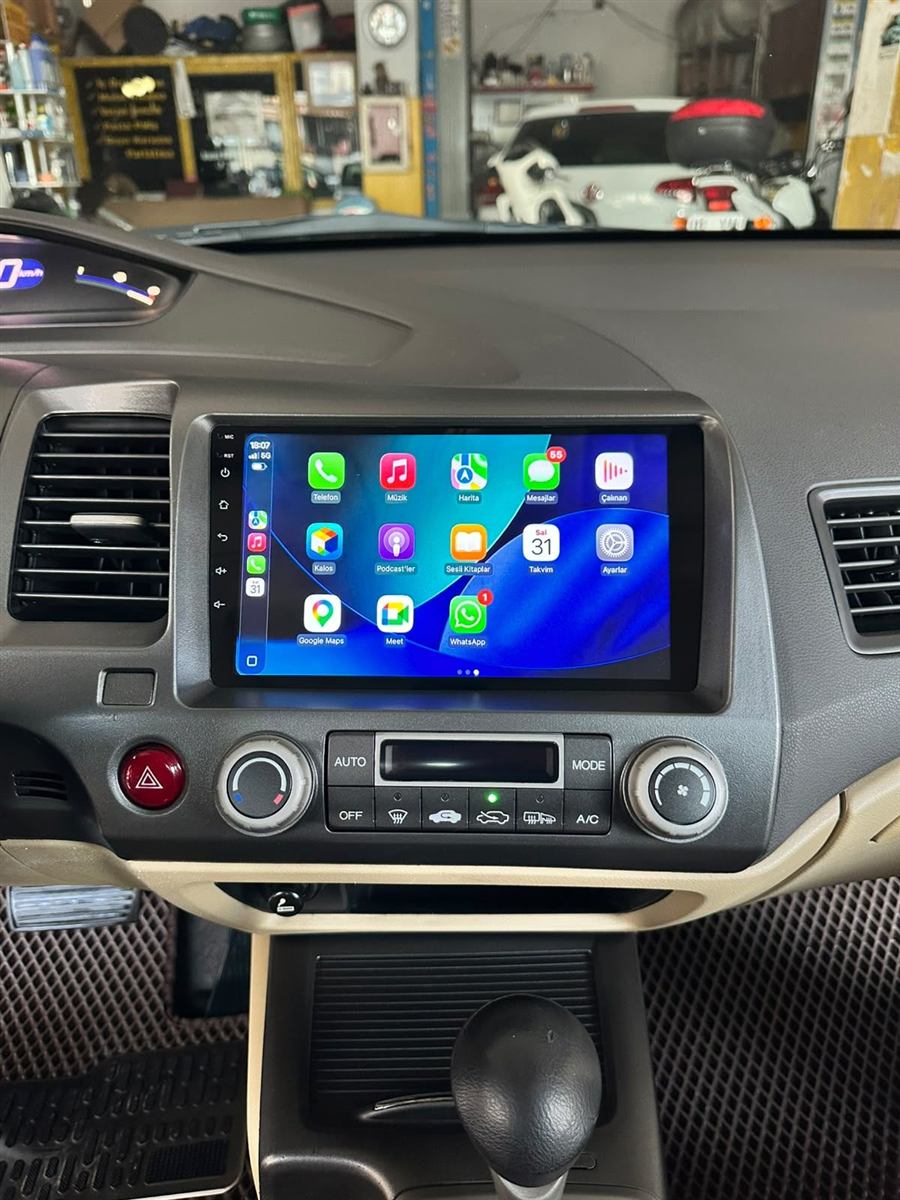 Honda Civic'e CarPlay destekli multimedya ekran montajı